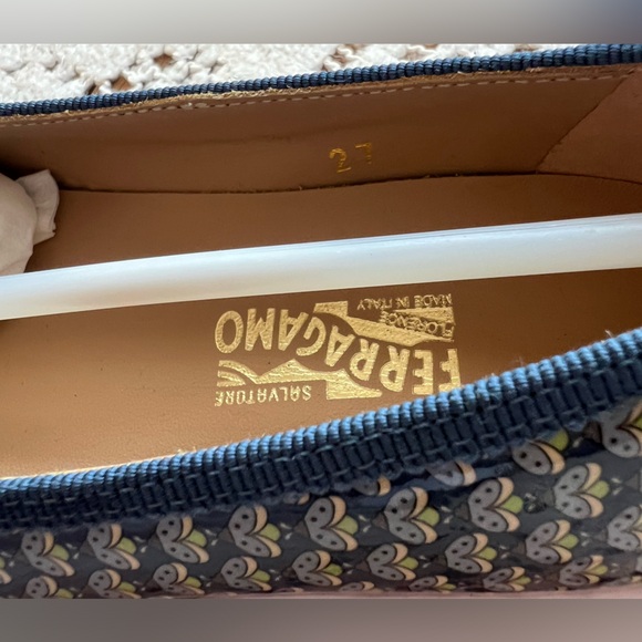 Salvatore Ferragamo “Ruffina Min” Children Shoes - Picture 14 of 15